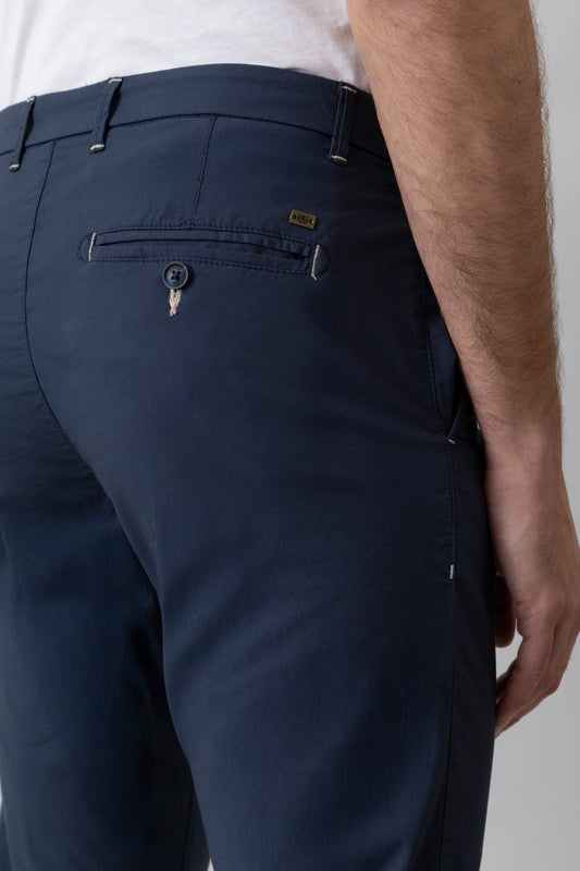 Lightweight stretch cotton poplin chinos