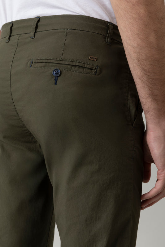 Lightweight stretch cotton poplin chinos