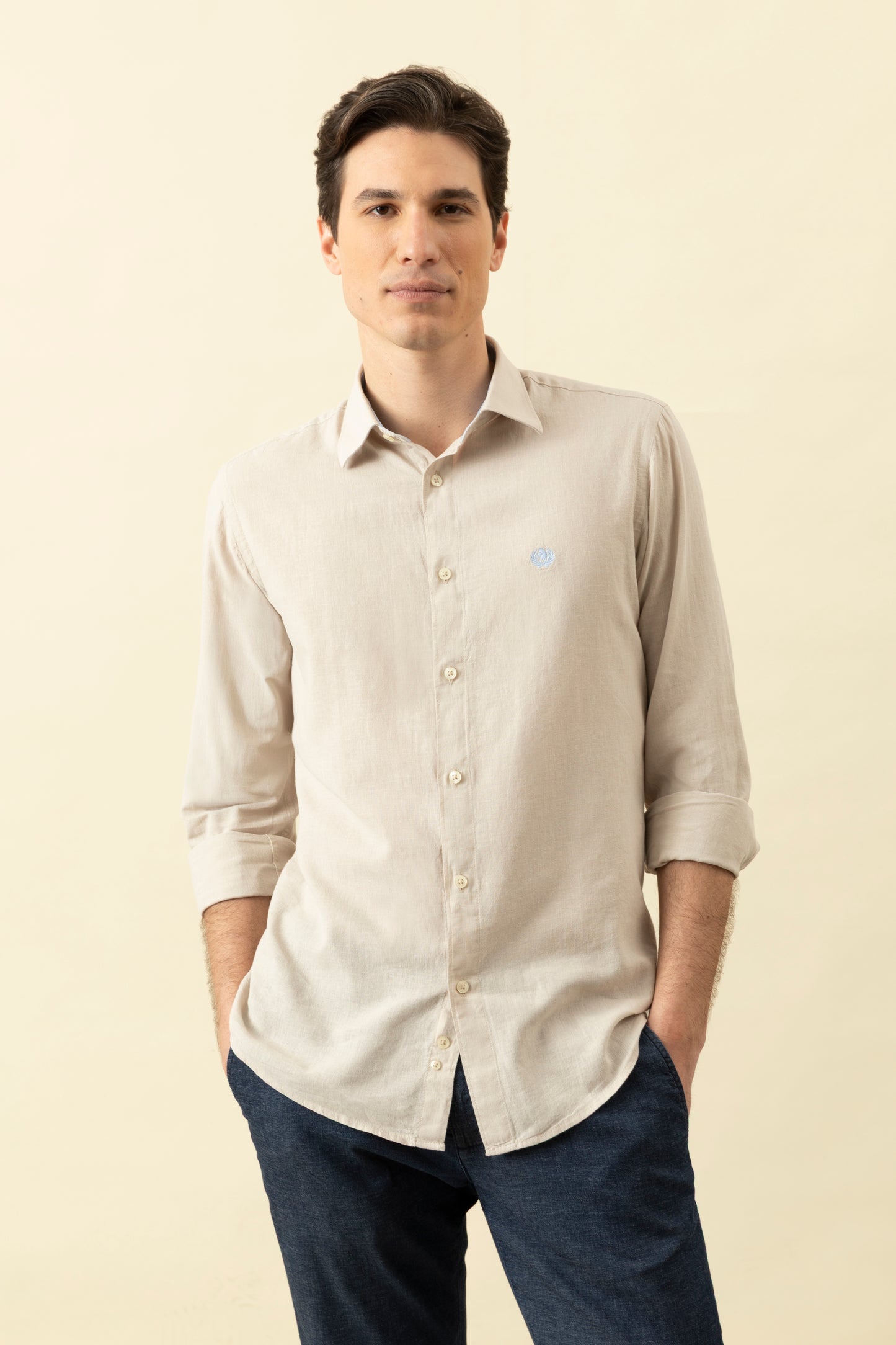 Classic collar shirt in linen-cotton blend