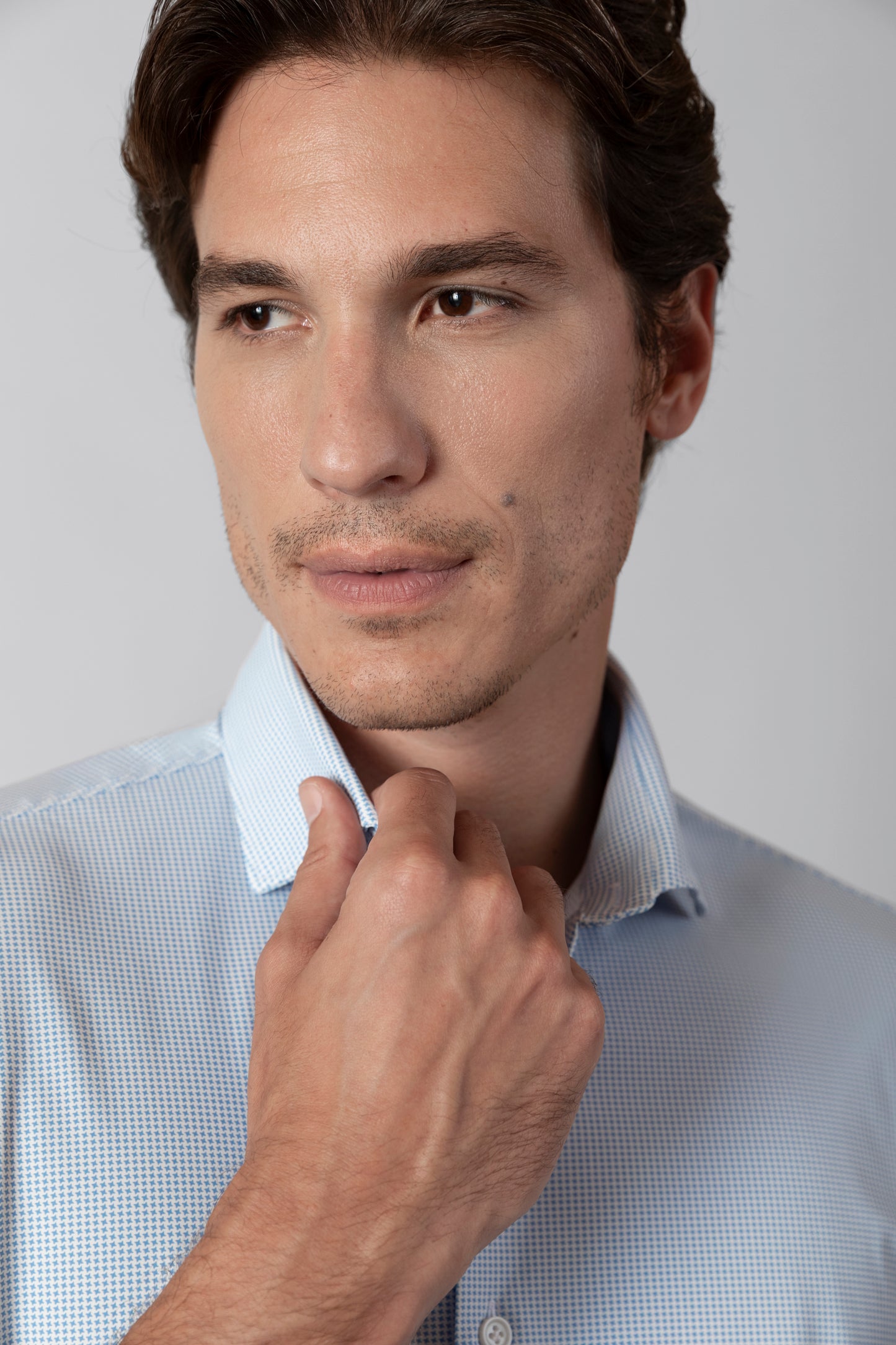 Camicia collo classico in tessuto stampato tech-stretch no stiro