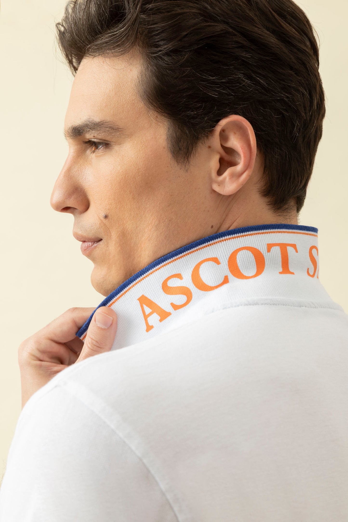 Cotton piqué polo shirt with logo under the collar and double contrast on collar and cuffs