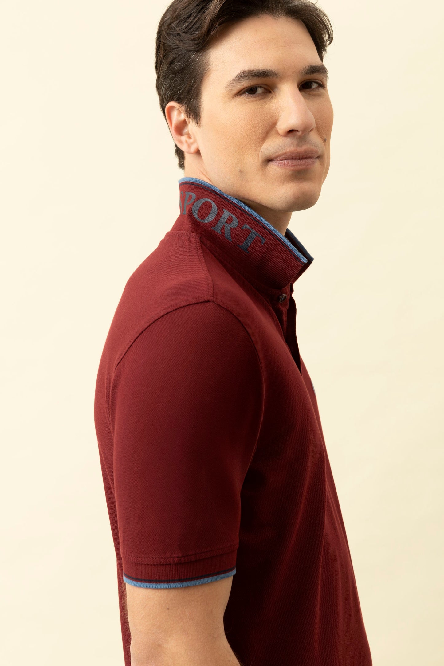 Cotton piqué polo shirt with logo under the collar and double contrast on the collar and cuffs