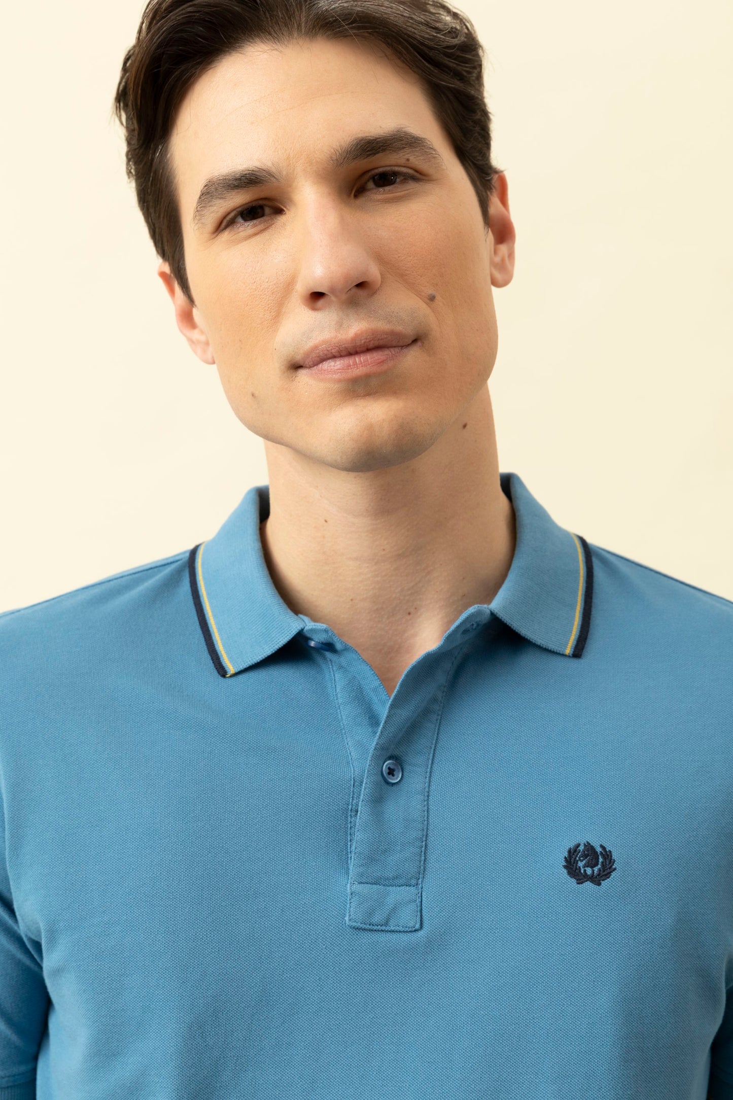 Cotton piqué polo shirt with logo under the collar and double contrast on collar and cuffs