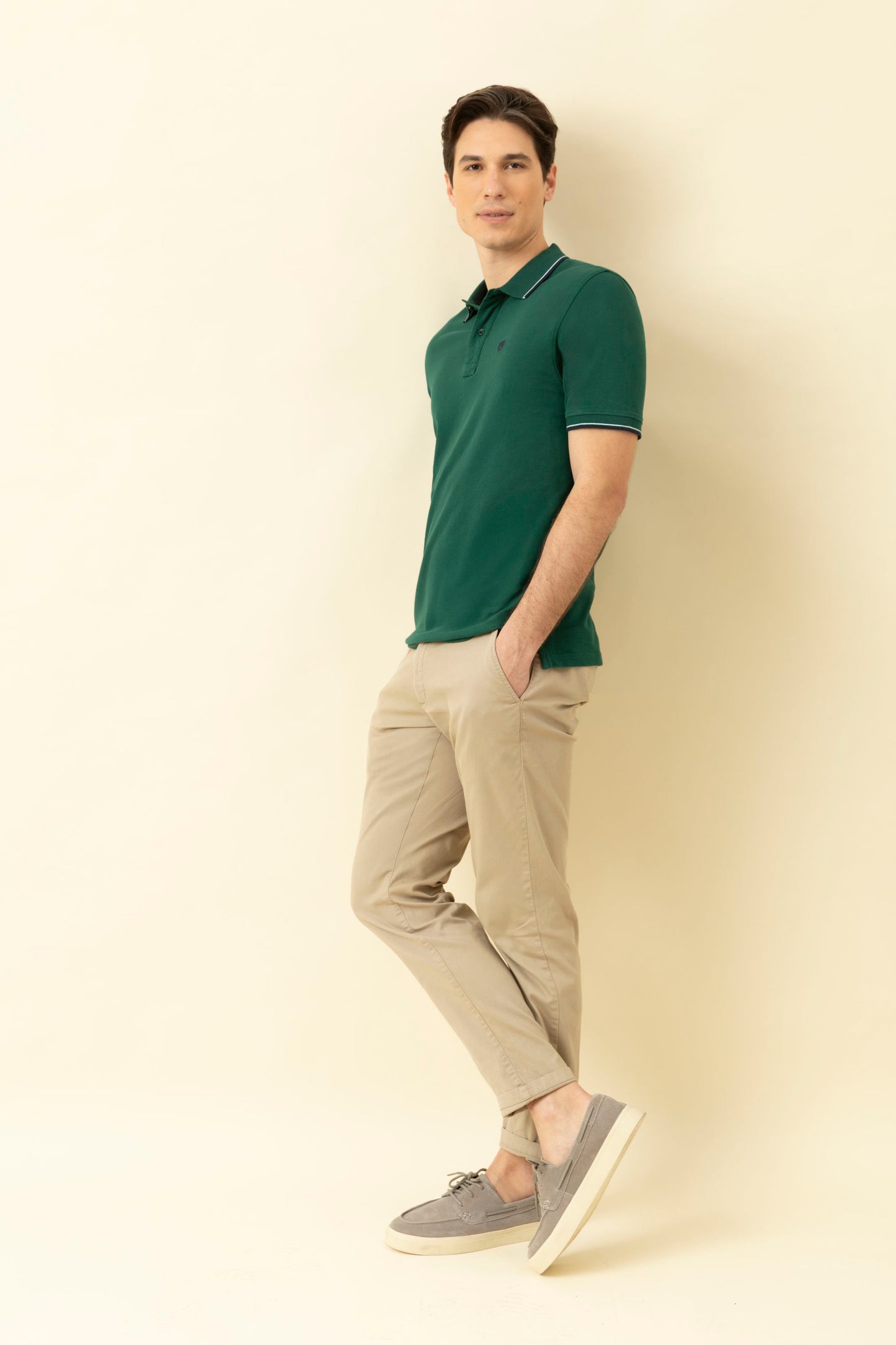 Cotton piqué polo shirt with logo under the collar and double contrast on collar and cuffs