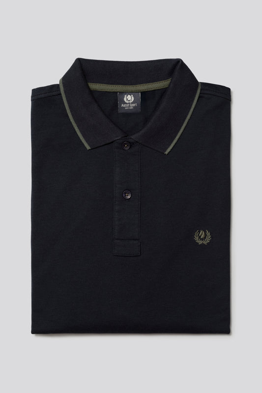 Piqué polo with contrasting stripe color on the collar and logo print under the collar