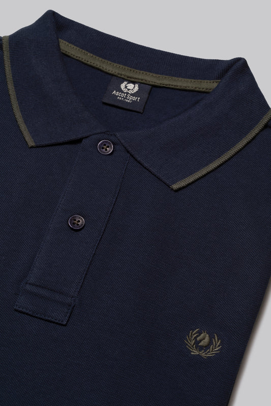 Piqué polo with contrasting stripe color on the collar and logo print under the collar