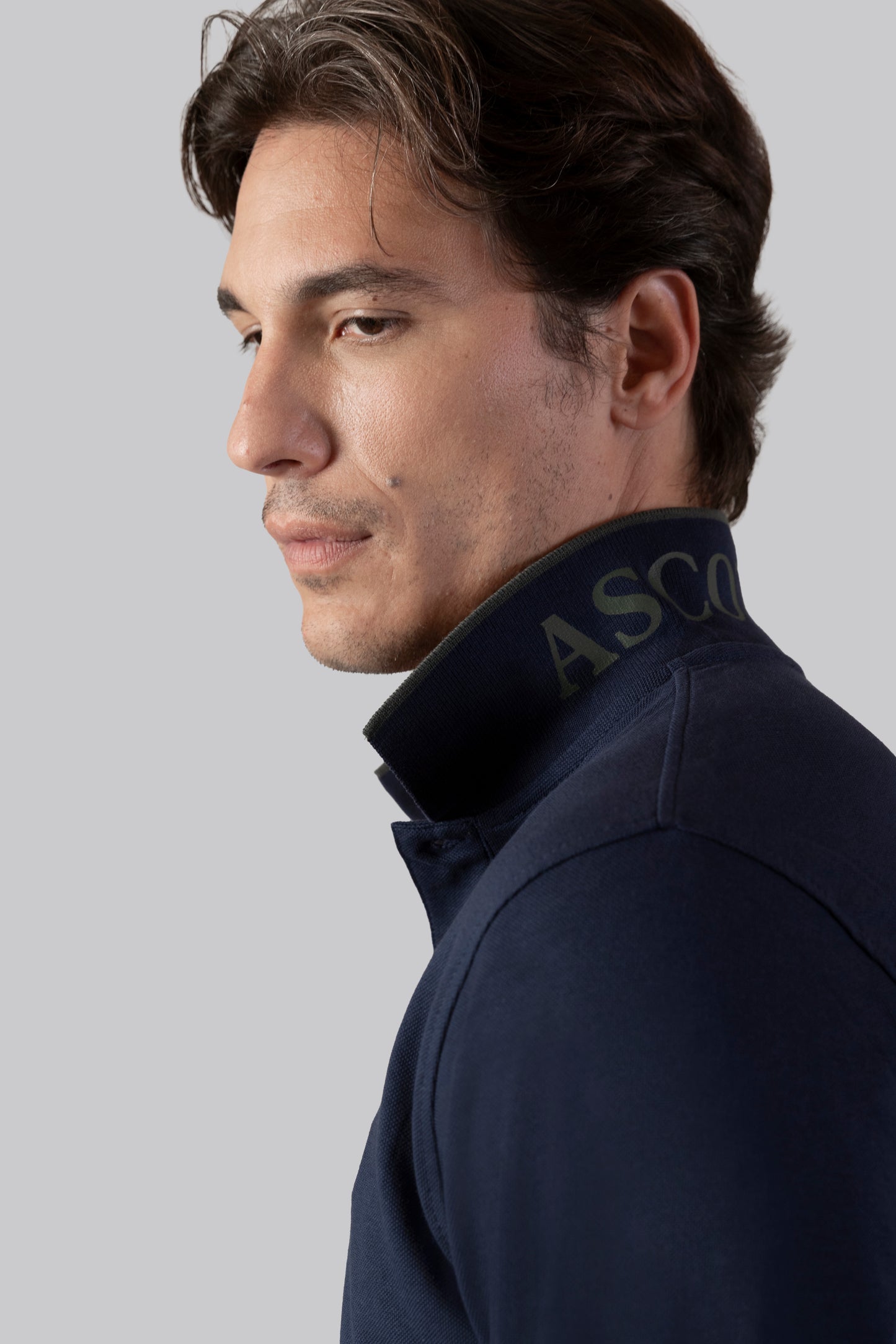 Piqué polo with contrasting stripe color on the collar and logo print under the collar
