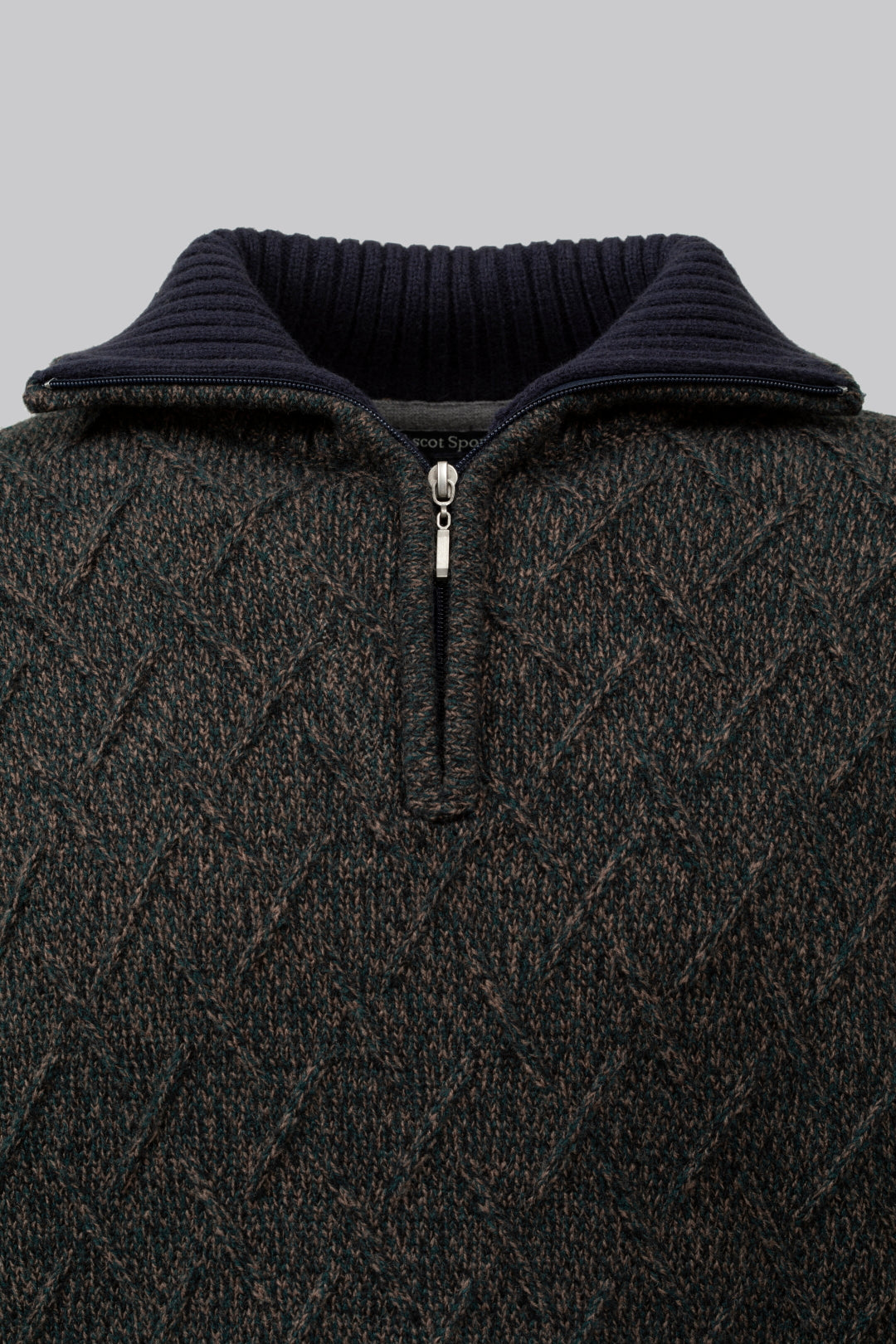 Half-zip pullover with pattern