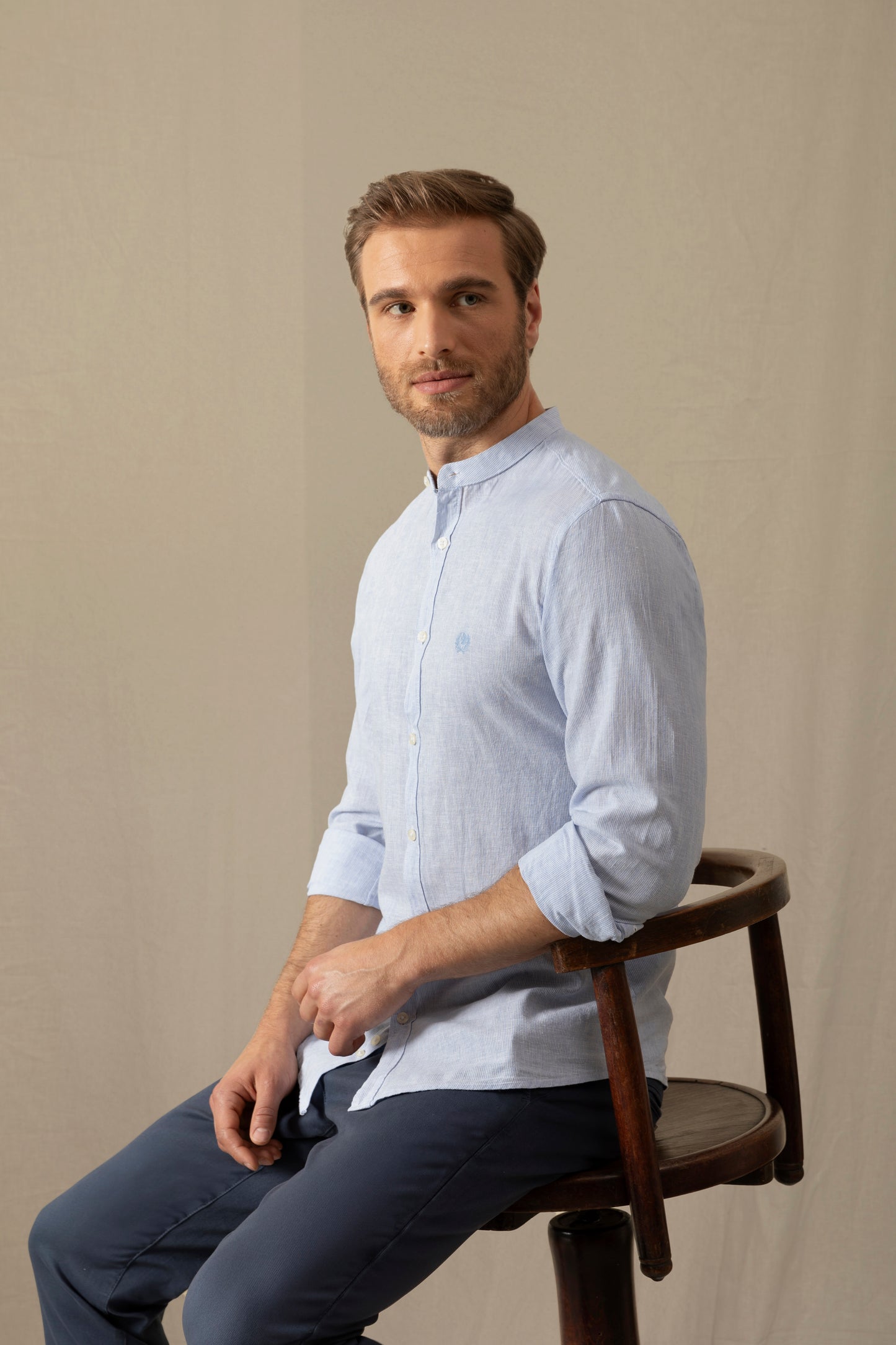Shirt in cotton linen blend with Korean collar