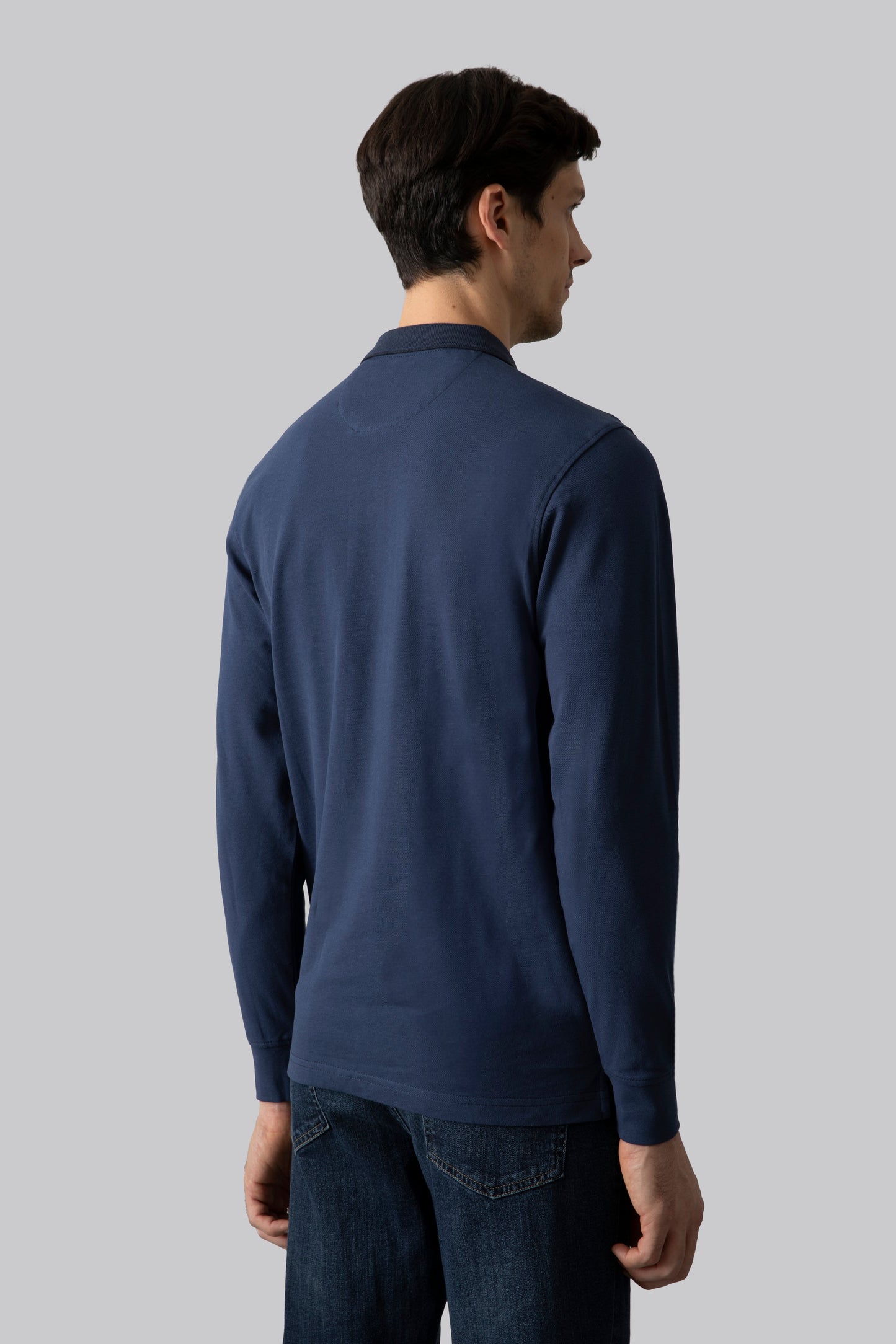 Polo manica lunga con taschino e dettaglio contrasto colore