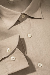 Camicia in 100% puro lino con collo classico
