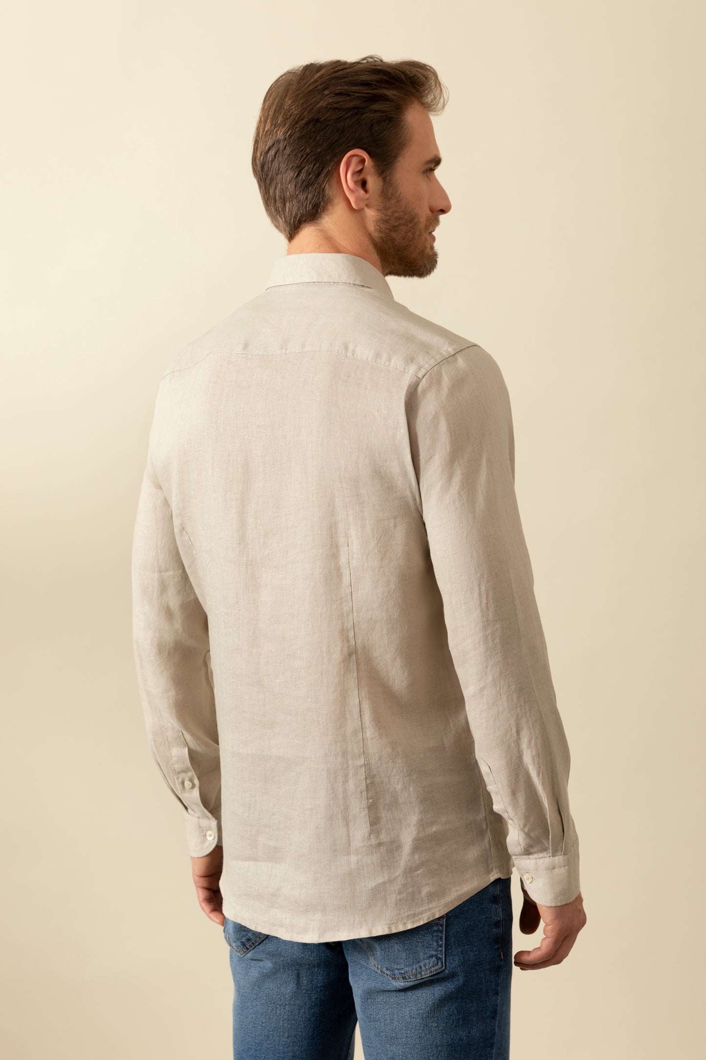 Camicia in 100% puro lino con collo classico