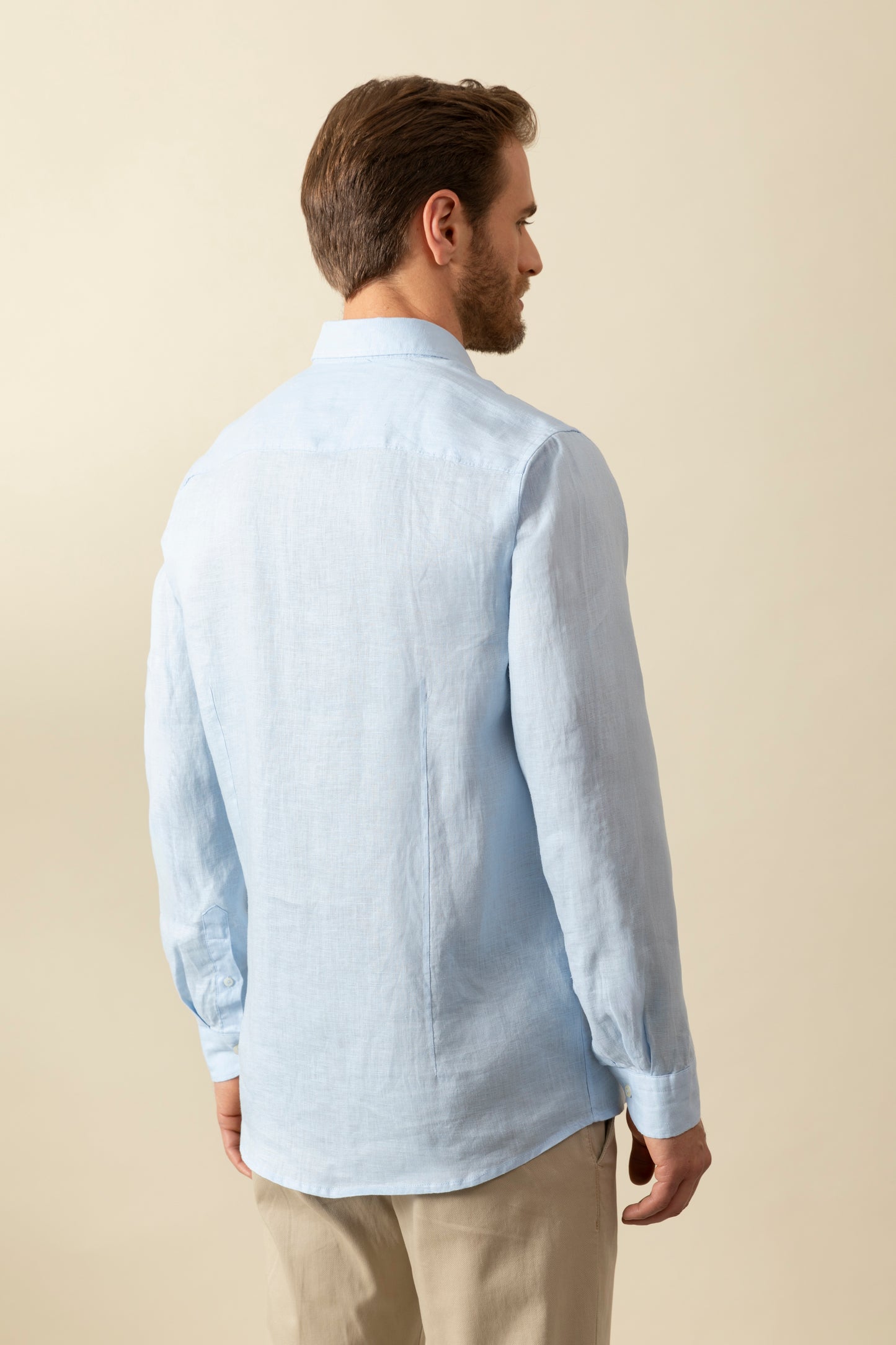 Camicia in 100% puro lino con collo classico