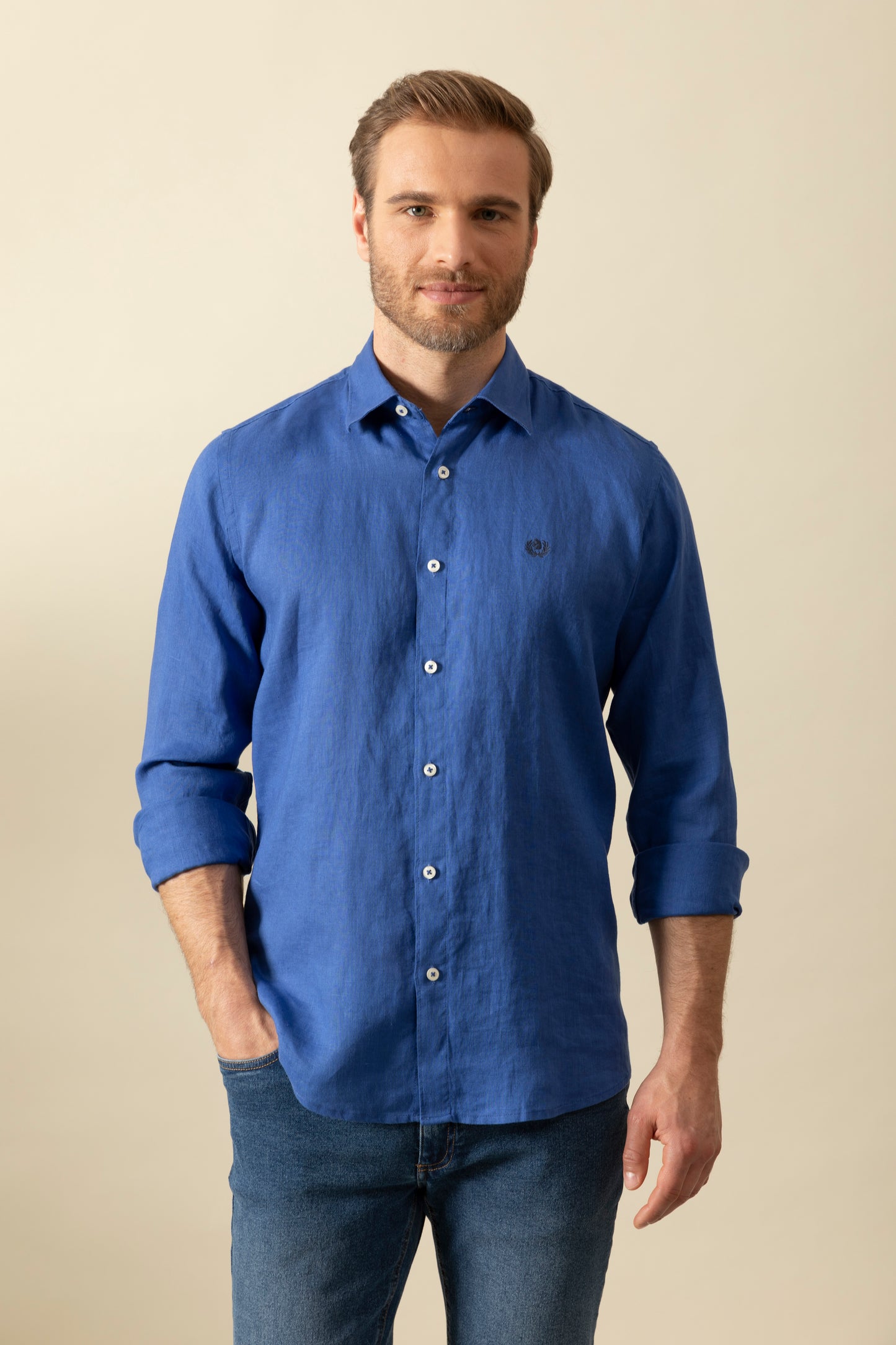 Camicia in 100% puro lino con collo classico