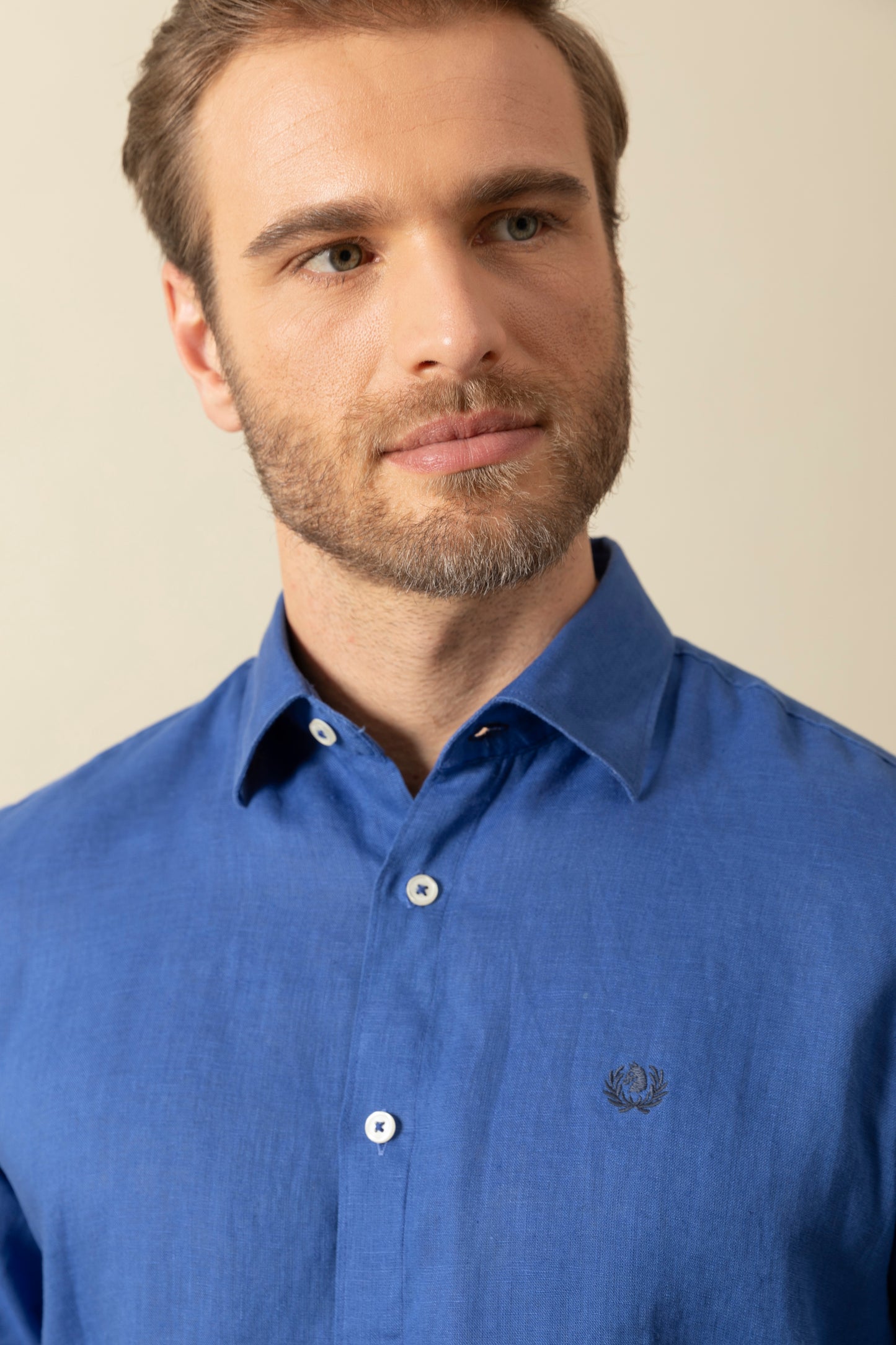 Camicia in 100% puro lino con collo classico