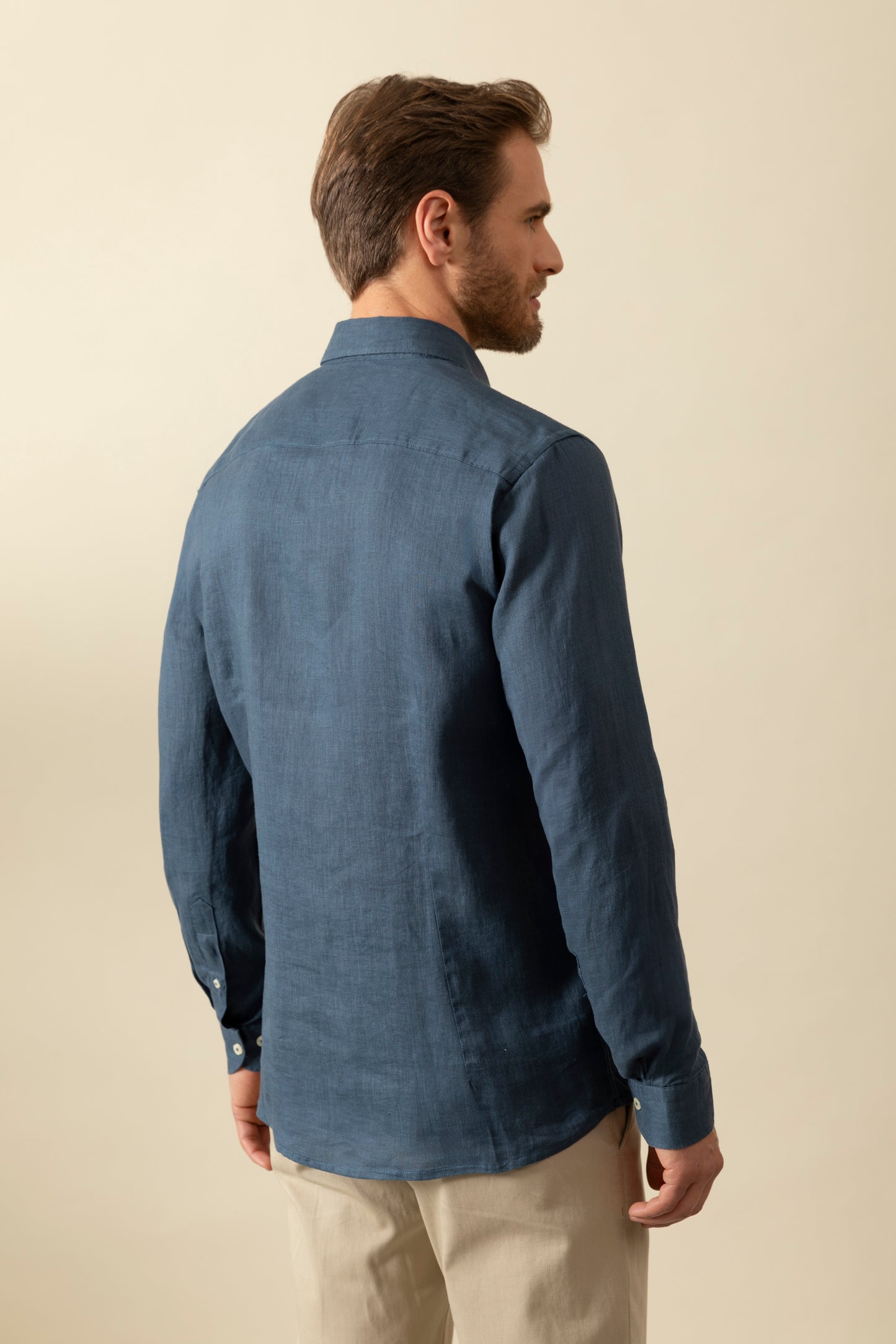 Camicia in 100% puro lino con collo classico