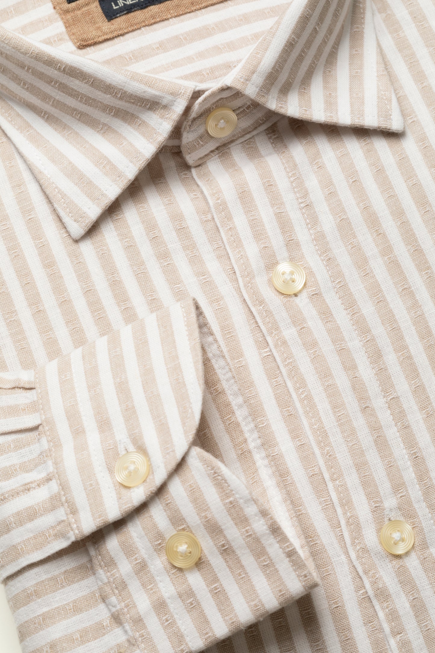 Classic collar shirt in cotton linen blend with textured stripes