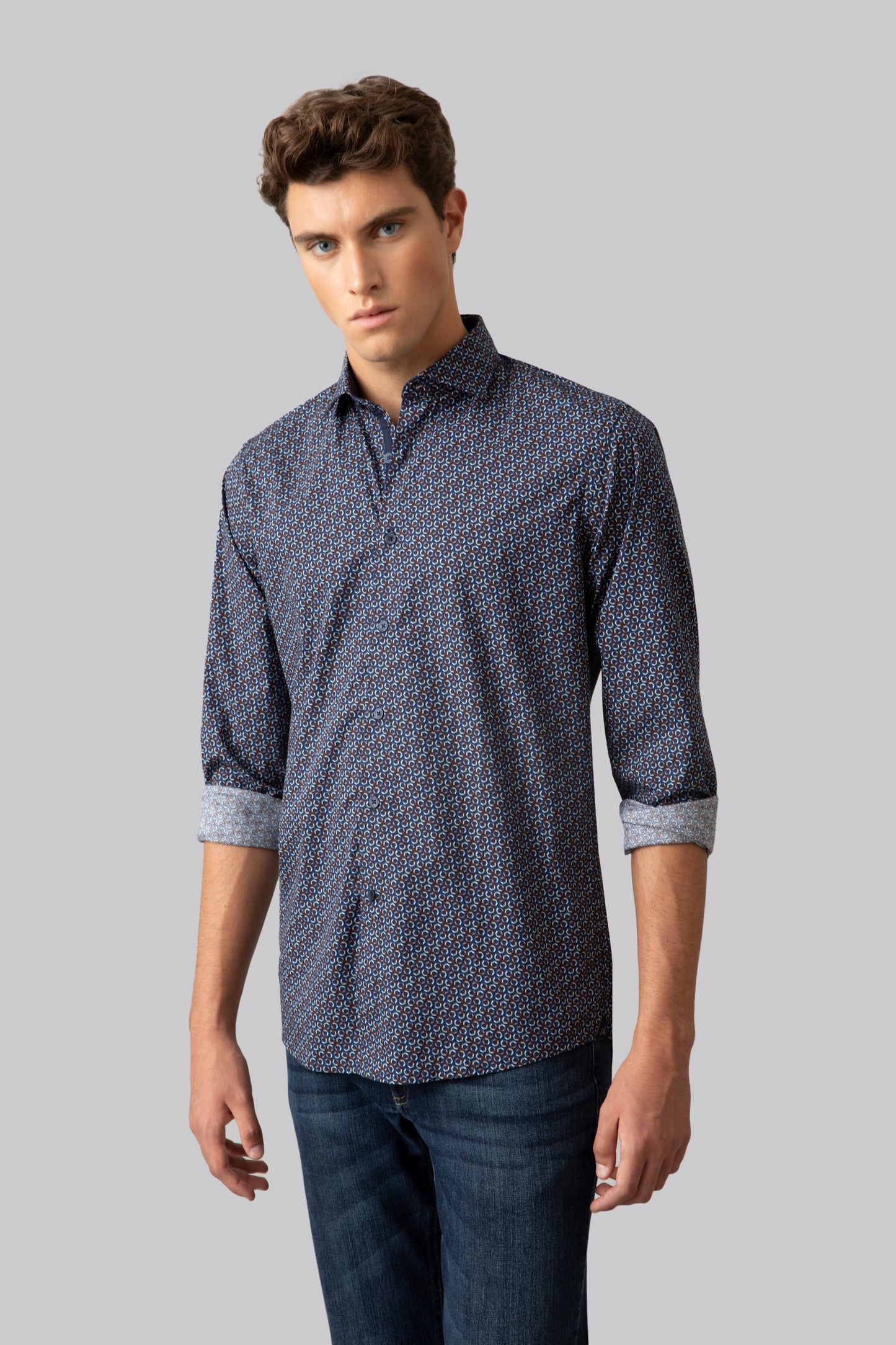 Camicia stretch con stampa geometrica