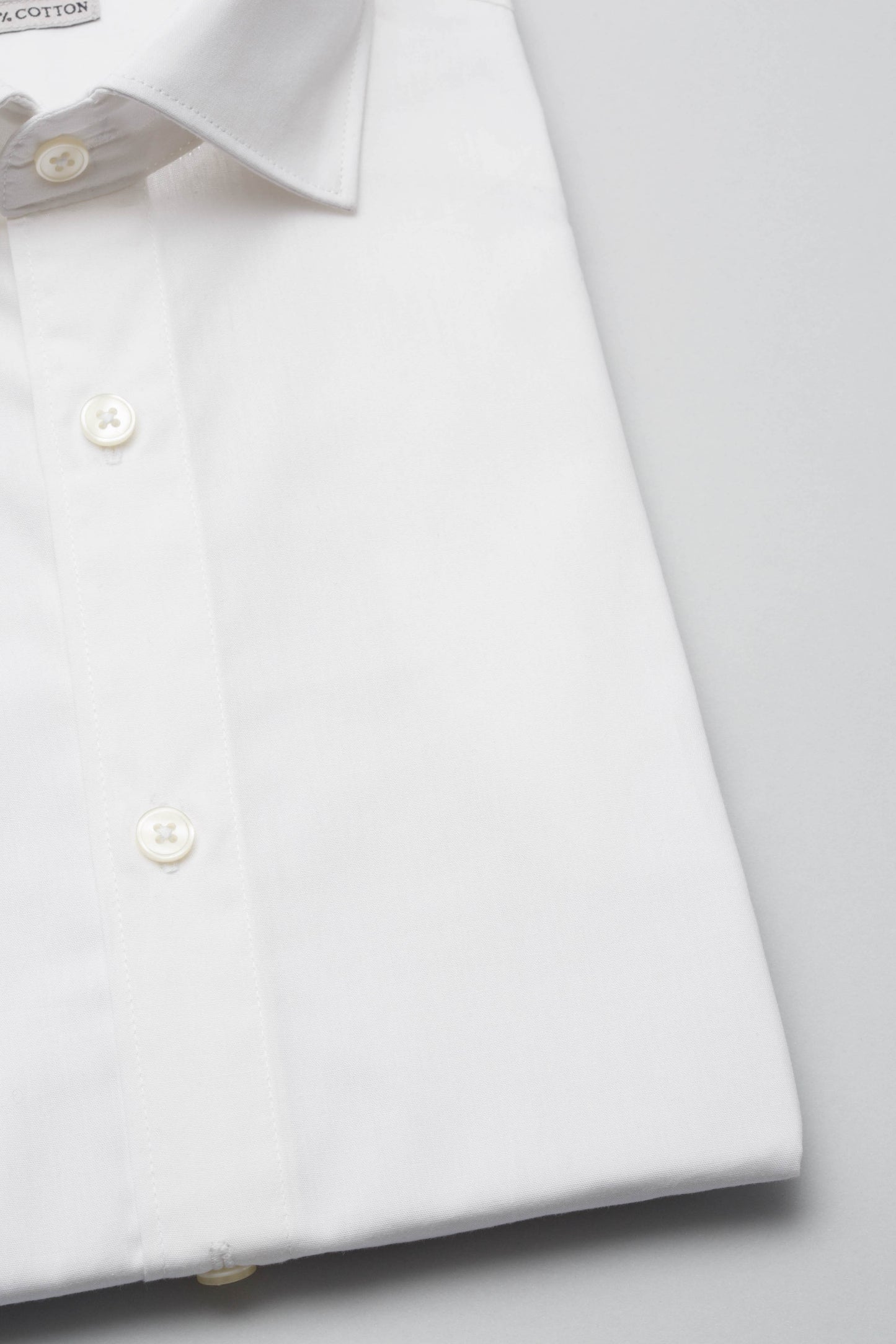 Camicia bianca a maniche lunghe