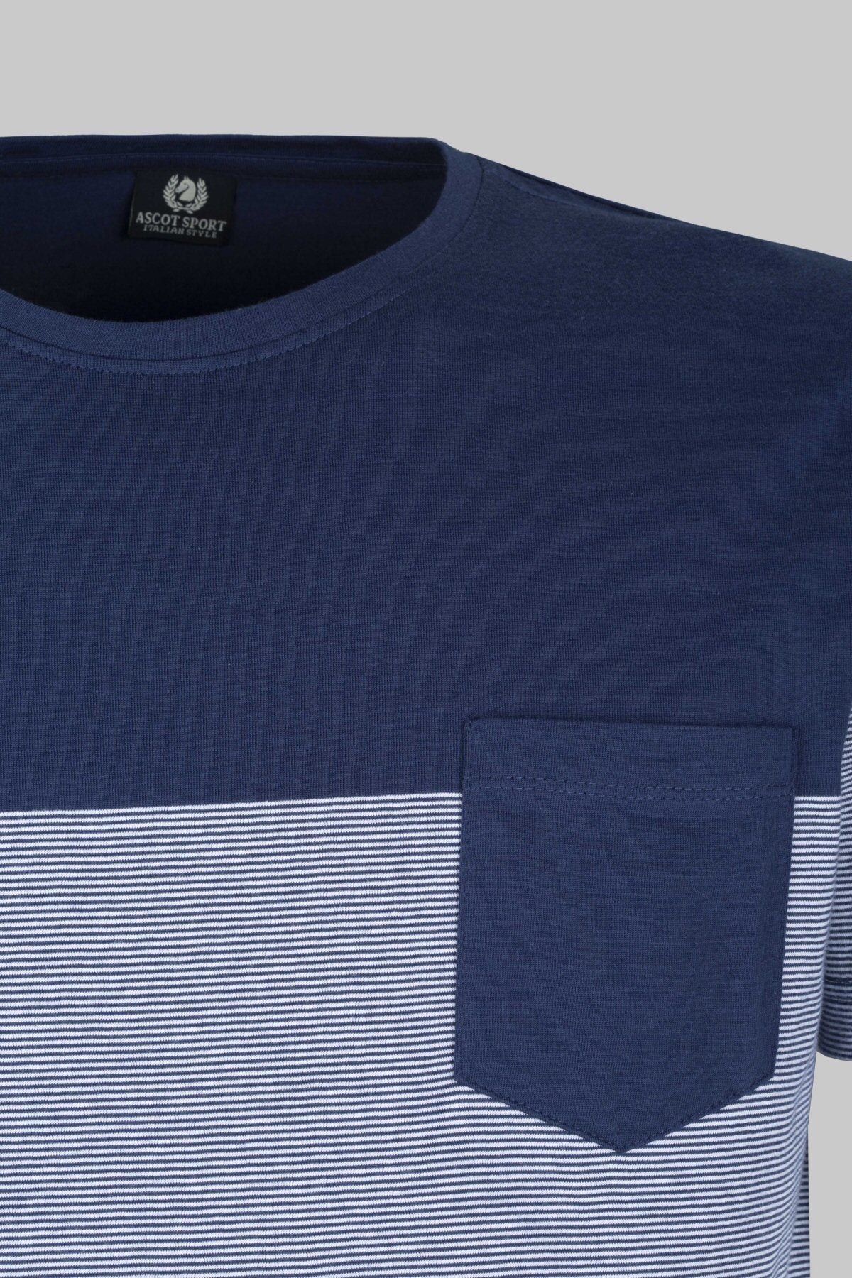 T-shirt rigata con taschino