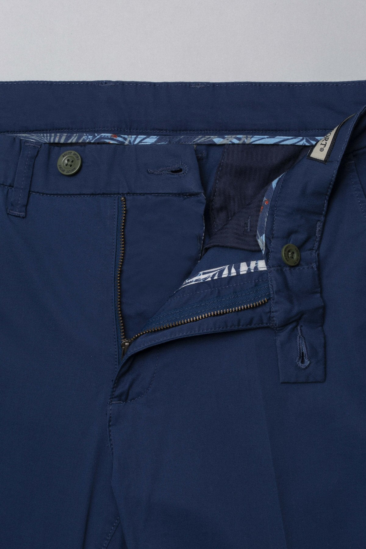Lightweight cotton satin chino