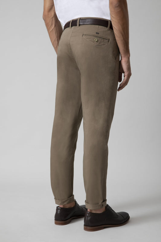 Chino trousers in peach satin
