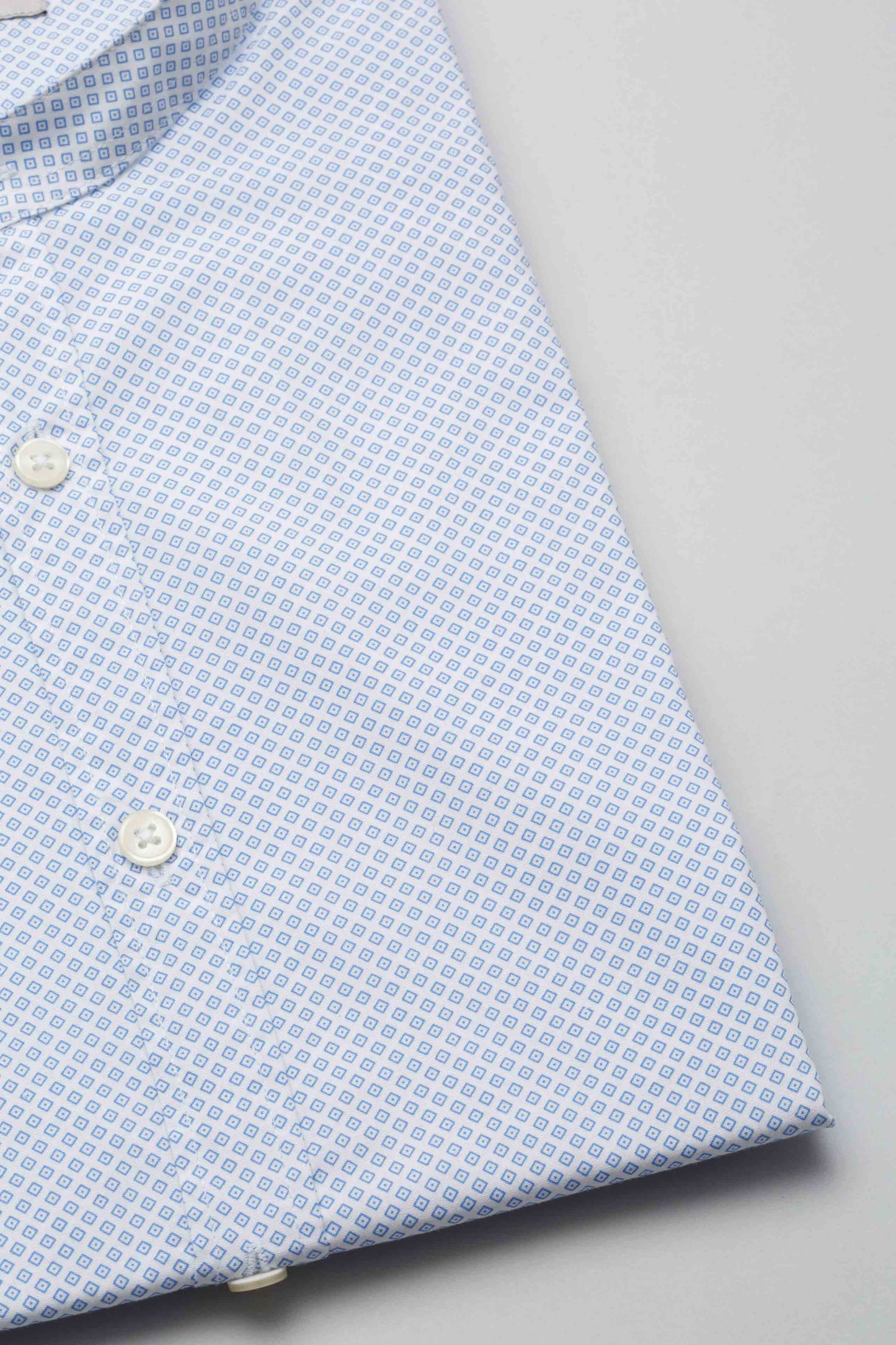 Patterned shirt with a mandarin collar