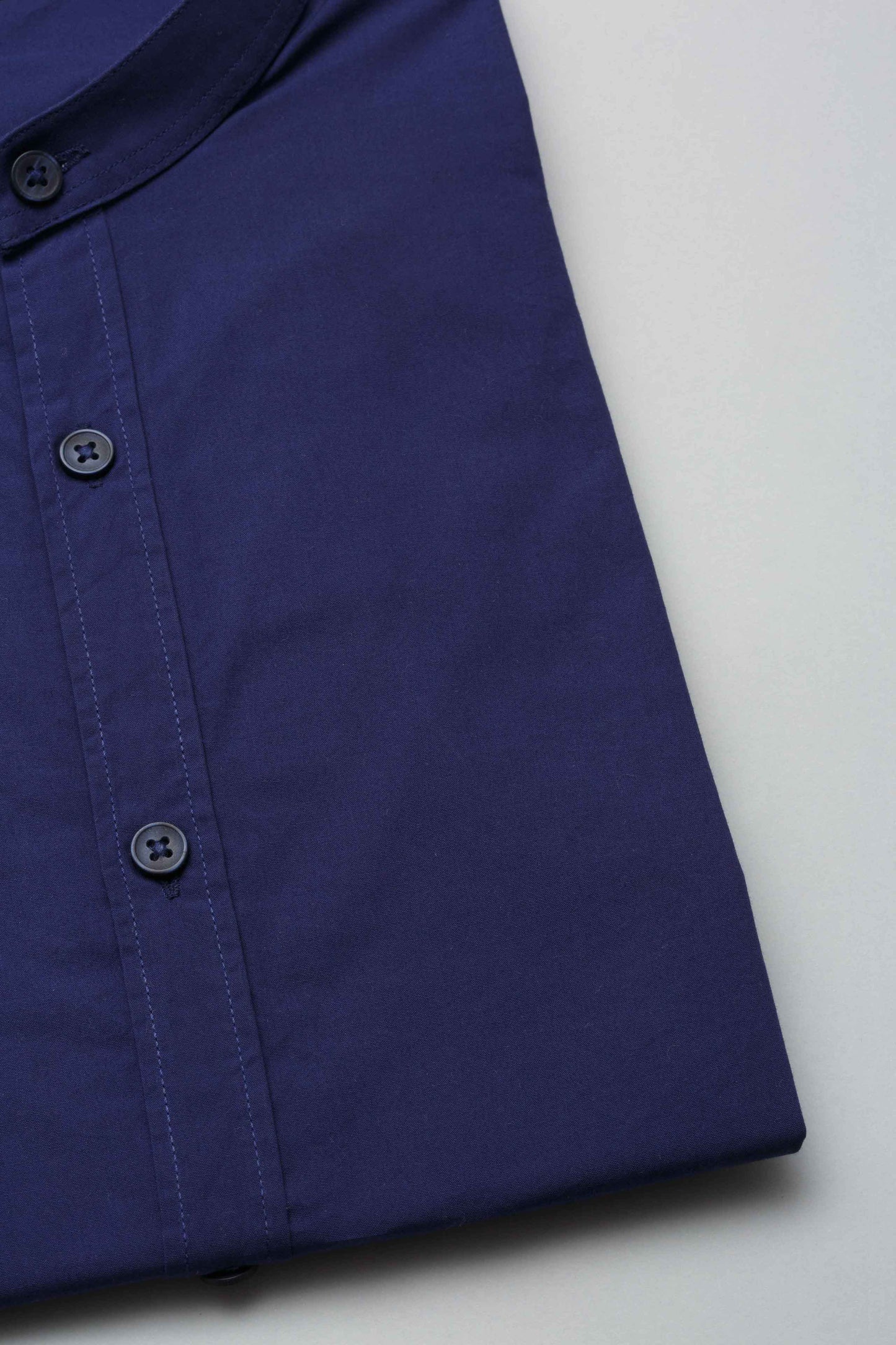 Camicia blu con collo coreano