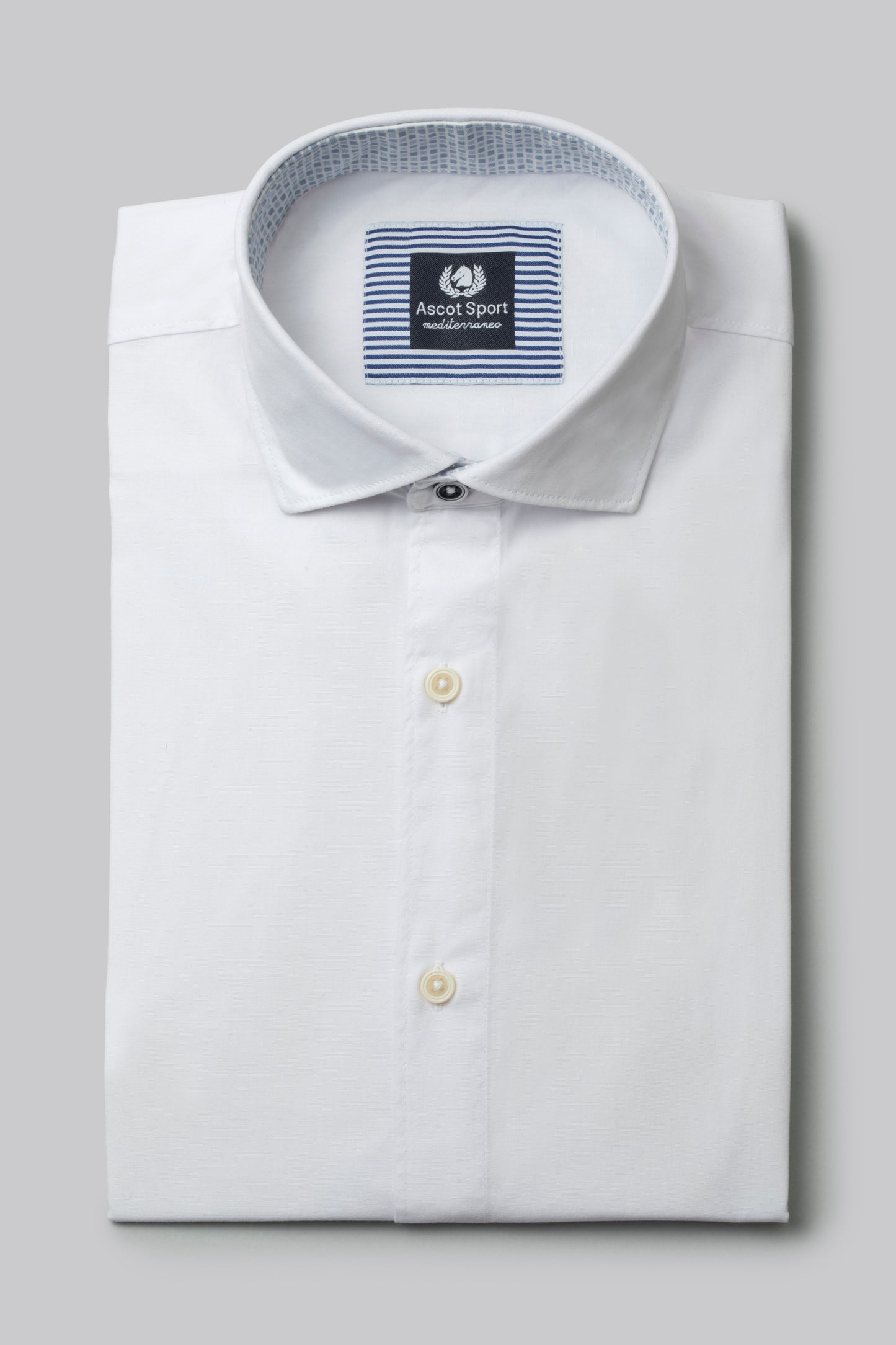 Camicia con bottoni a contrasto e stampa interno collo