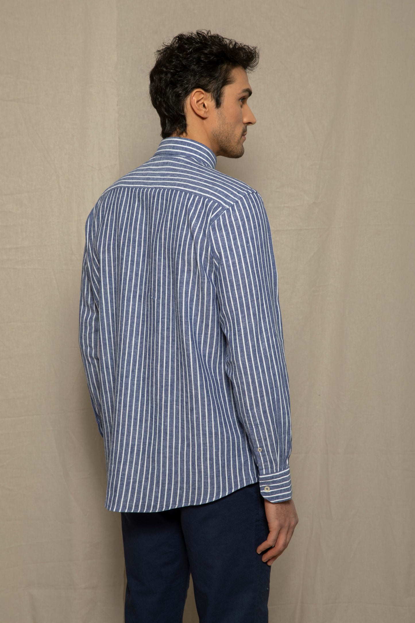 Patterned shirt in cotton linen blend with alternating stripes
