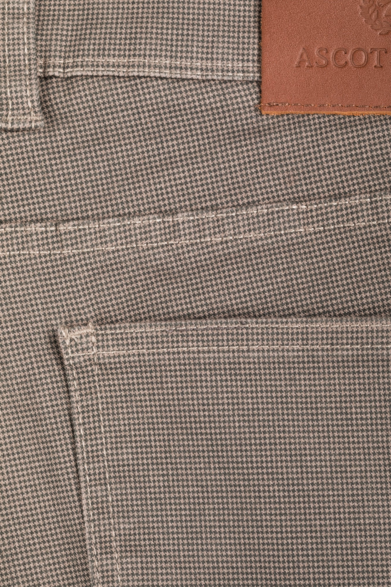 Trousers with houndstooth pattern
