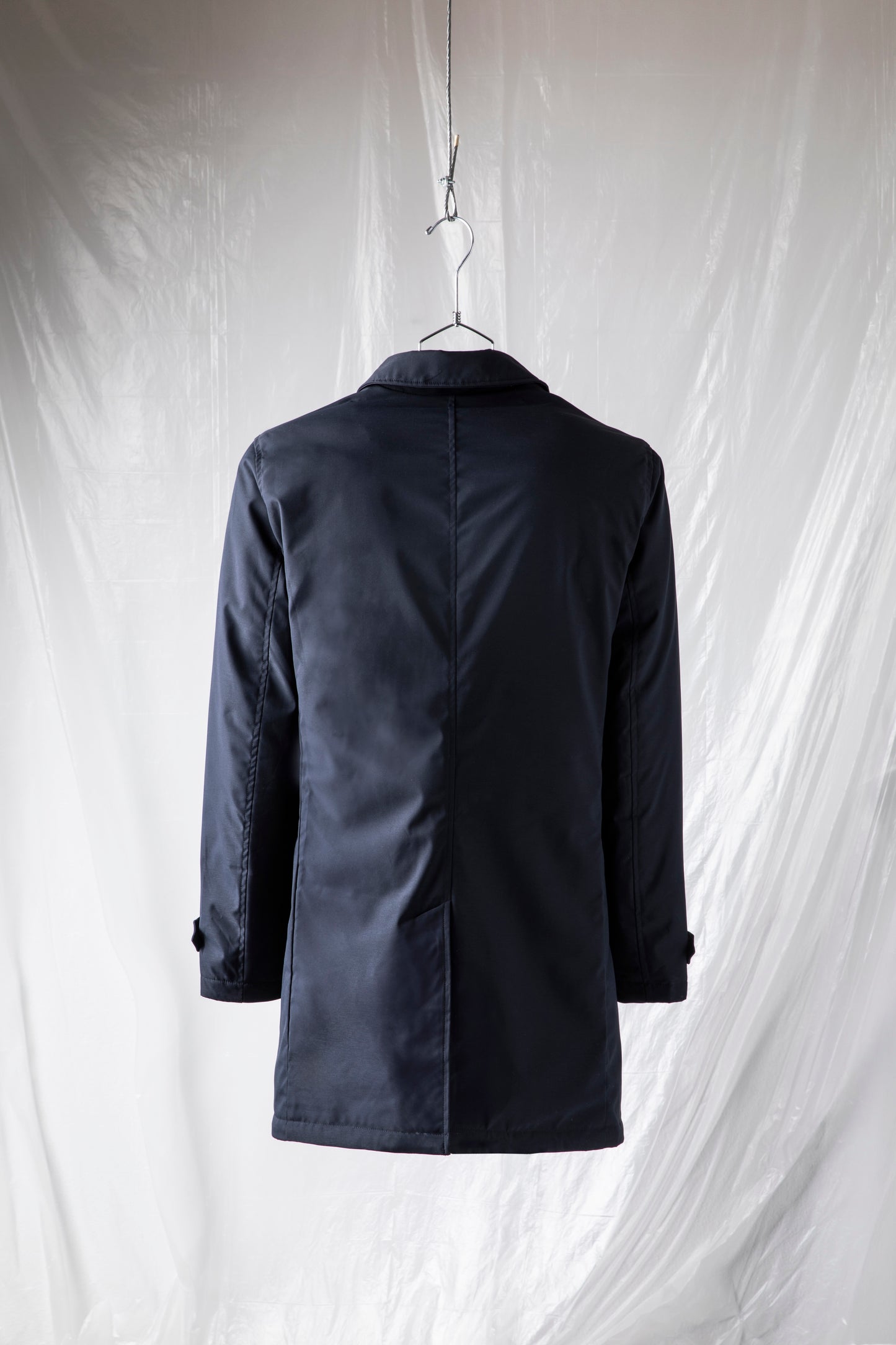 Cappotto tecnico con imbottitura thermosaldata e bottoni in tono colore