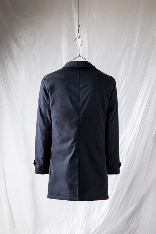 Cappotto tecnico con imbottitura thermosaldata e bottoni in tono colore