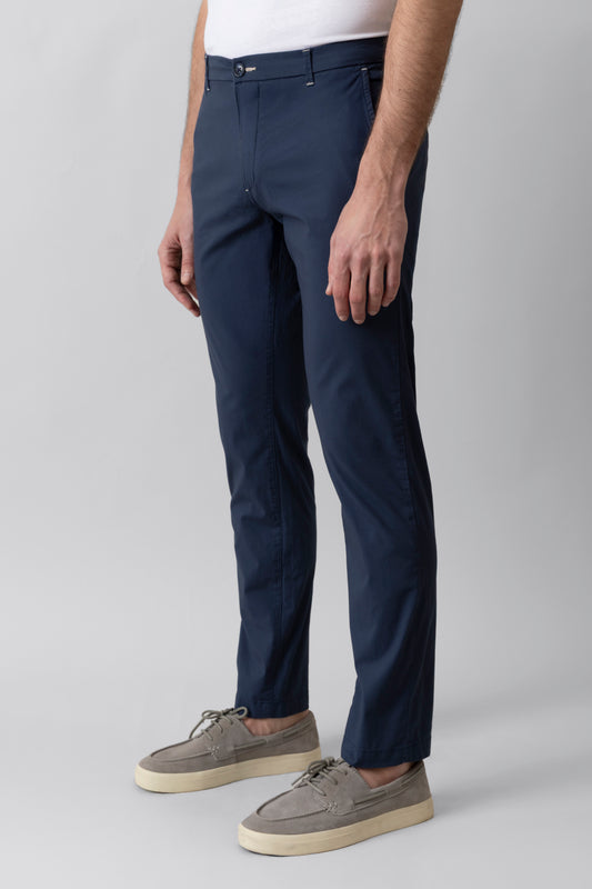 Lightweight stretch cotton poplin chinos