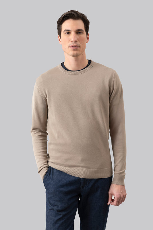 Crew neck sweater with jacquard pattern on the front and contrasting colors