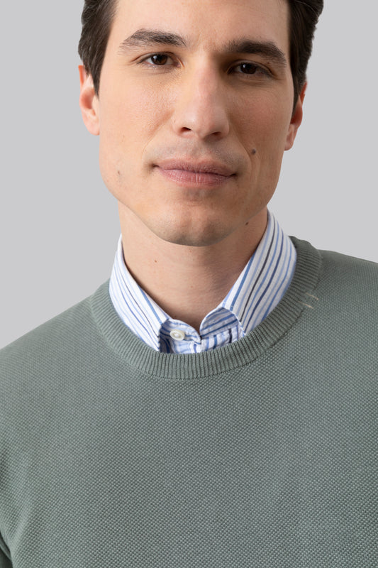 Crew neck sweater with jacquard pattern on the front and contrasting colors