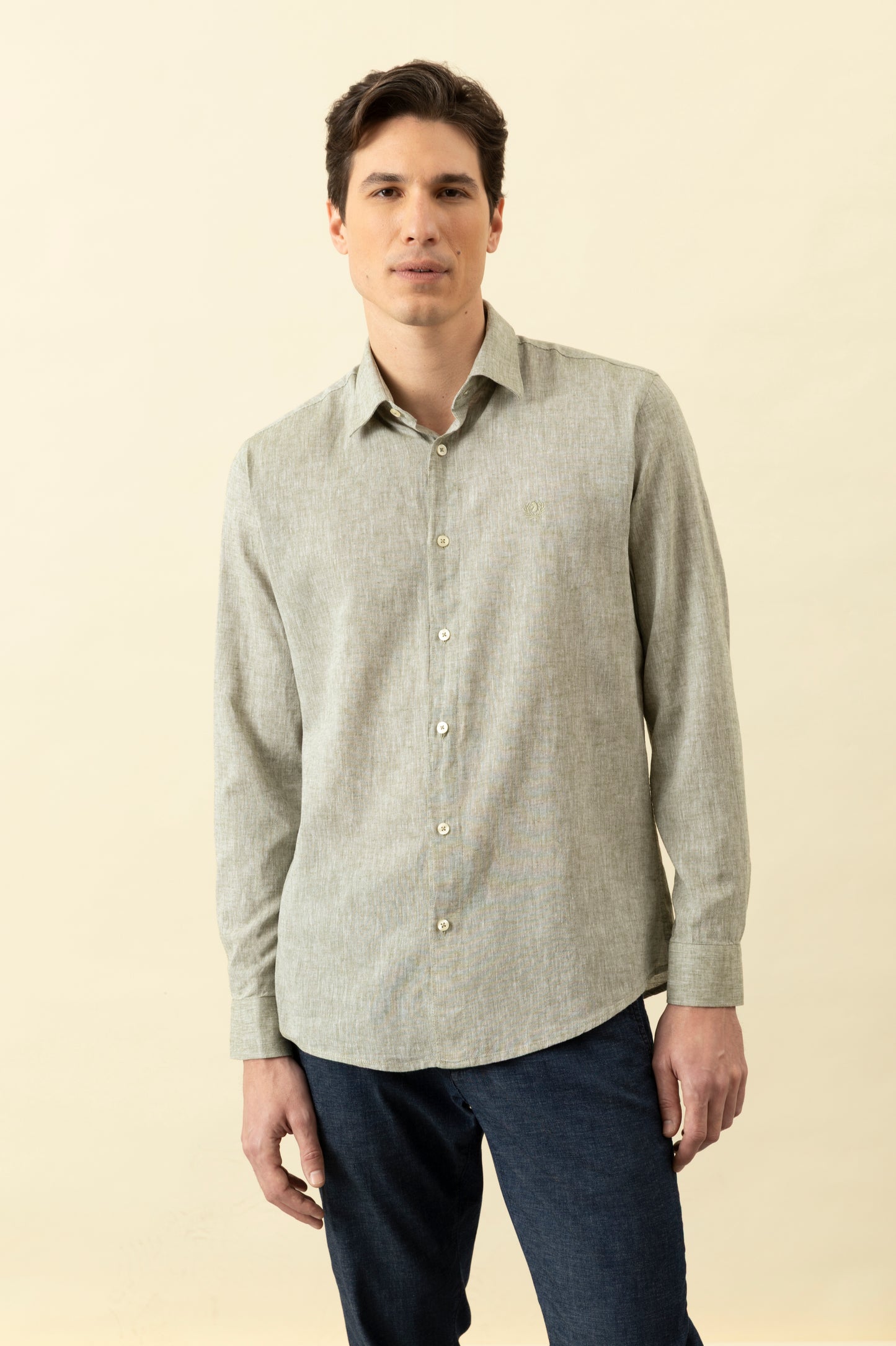 Camicia collo classico in tinto filo misto lino cotone