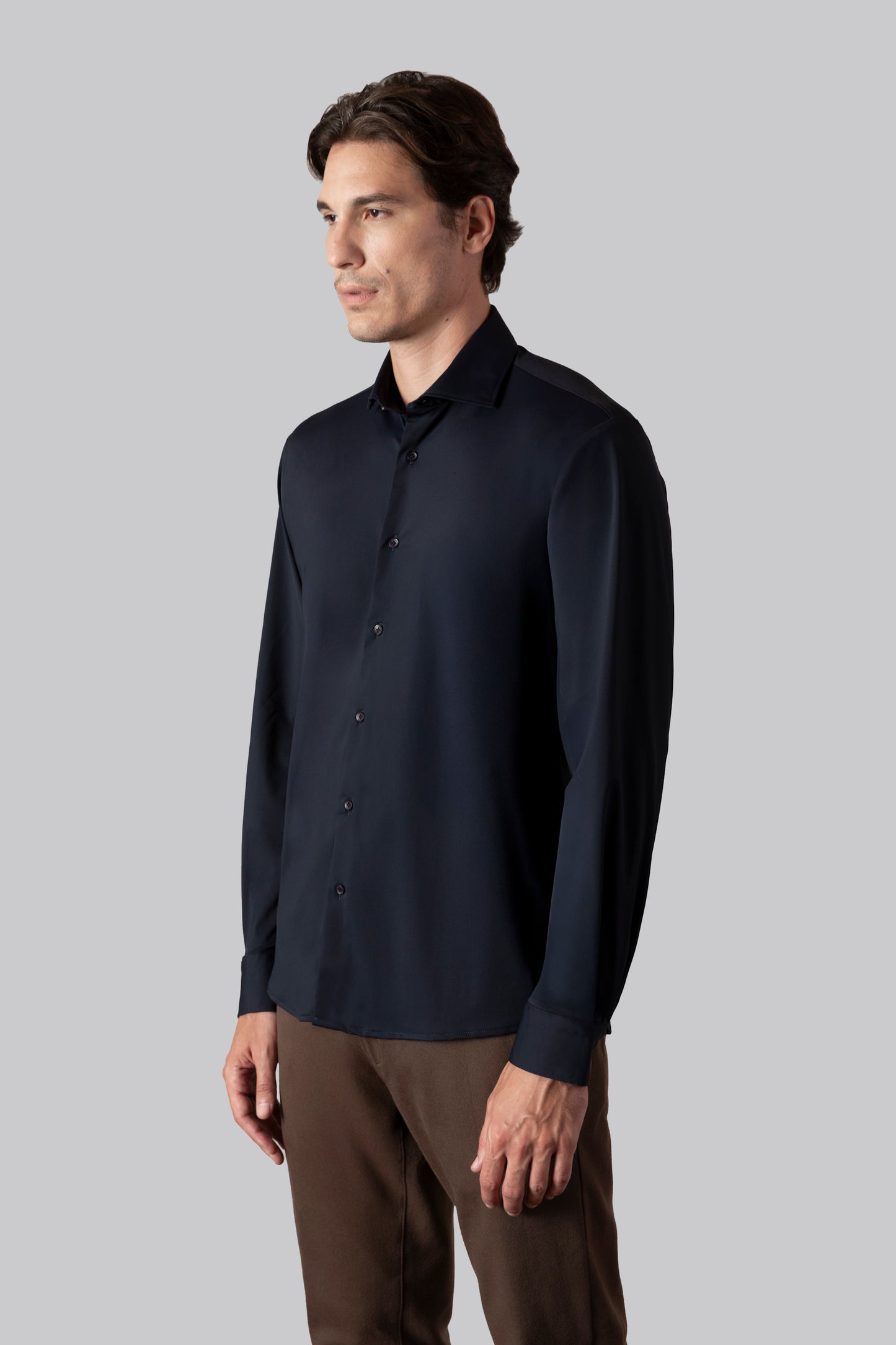 Camicia collo classico in tessuto tech-stretch no stiro