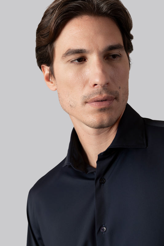 Camicia collo classico in tessuto tech-stretch no stiro