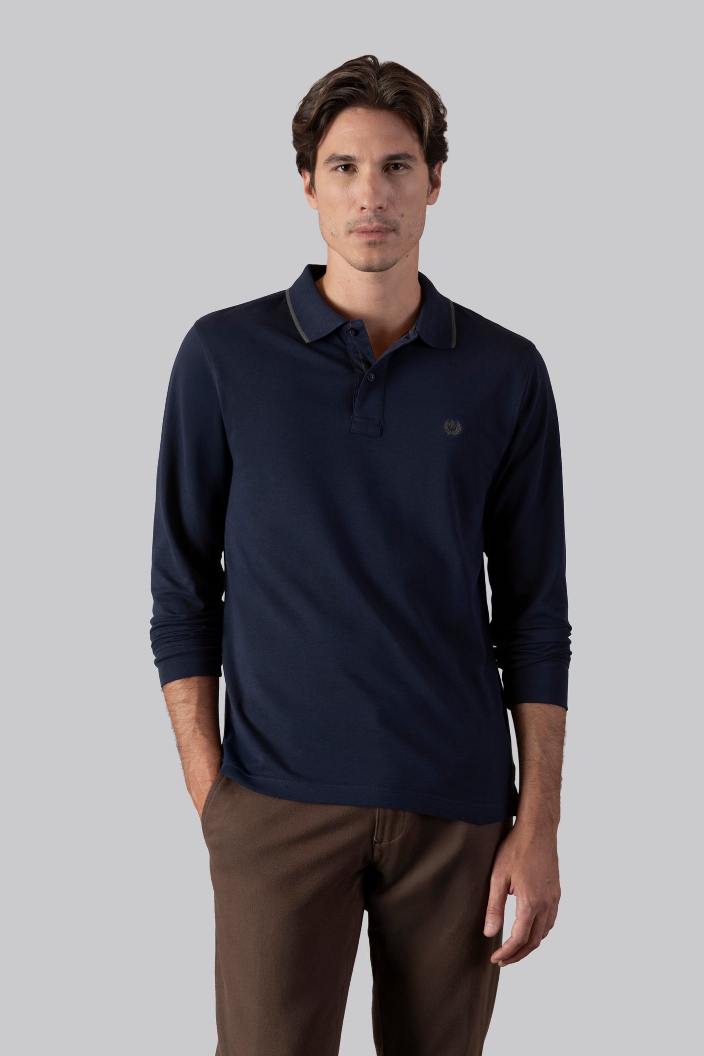 Piqué polo with contrasting stripe color on the collar and logo print under the collar