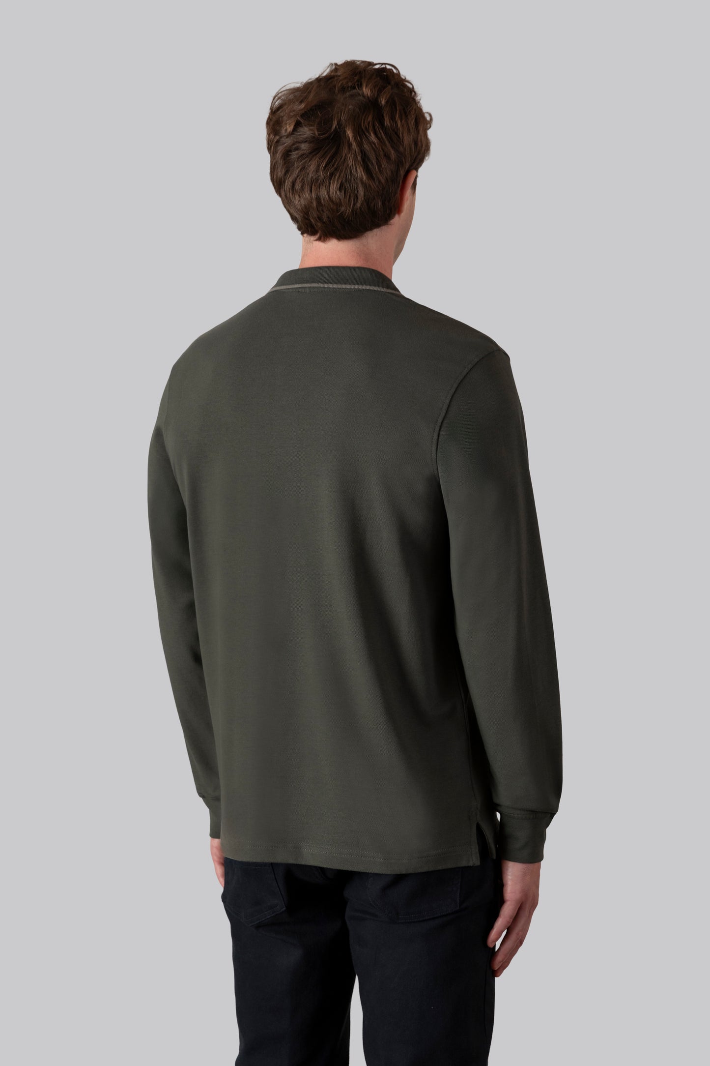 Piqué polo with contrasting stripe color on the collar and logo print under the collar