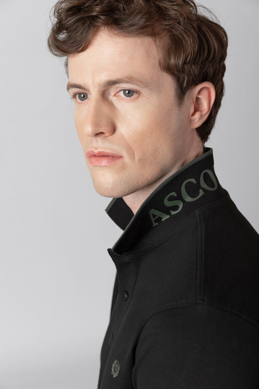 Piqué polo with contrasting stripe color on the collar and logo print under the collar