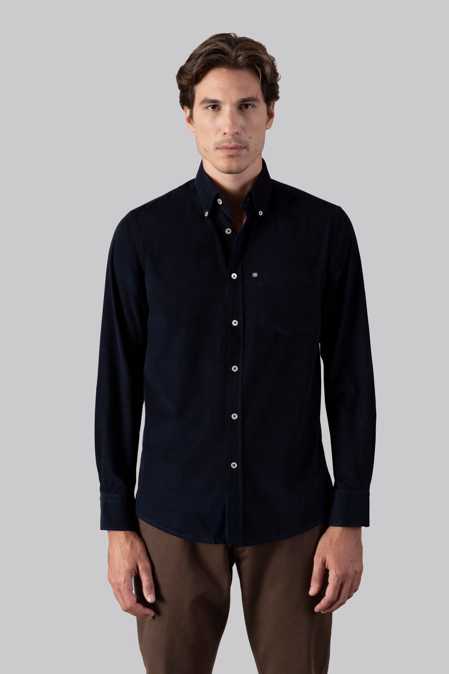 Camicia in velluto mille righe con taschino e collo button down