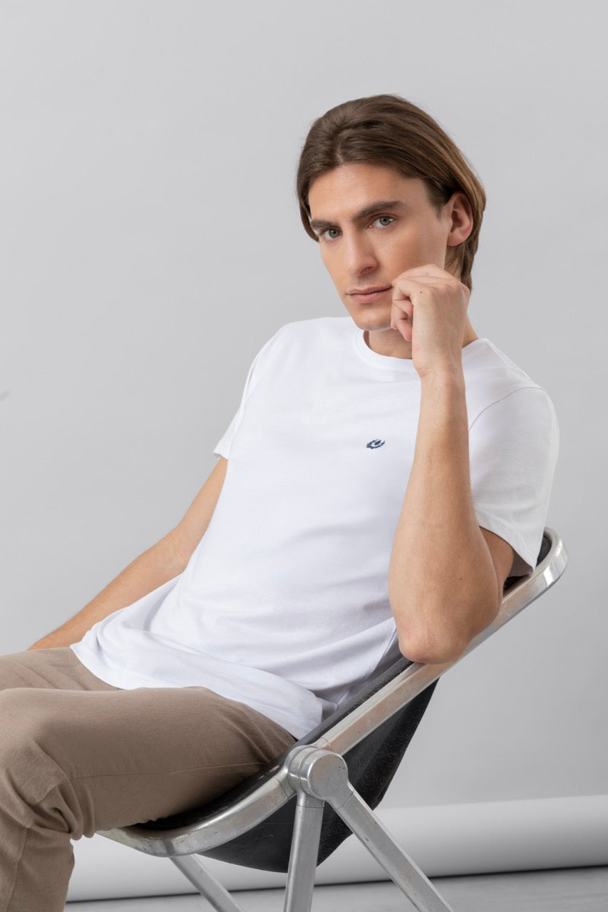 T-shirt 100% cotton with contrasting embroidery