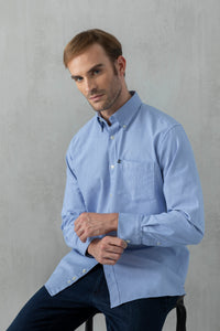 Camicia button down in micro fantasia jacquard e tasca applicata