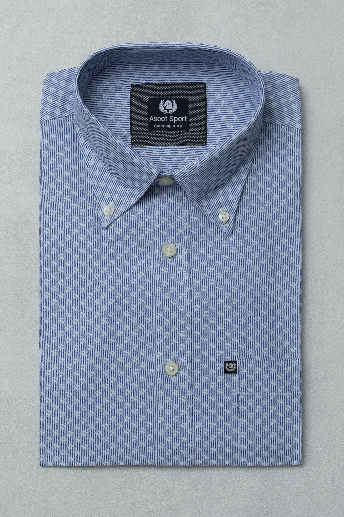 Button-down shirt in polka dot pattern and jacquard stripe