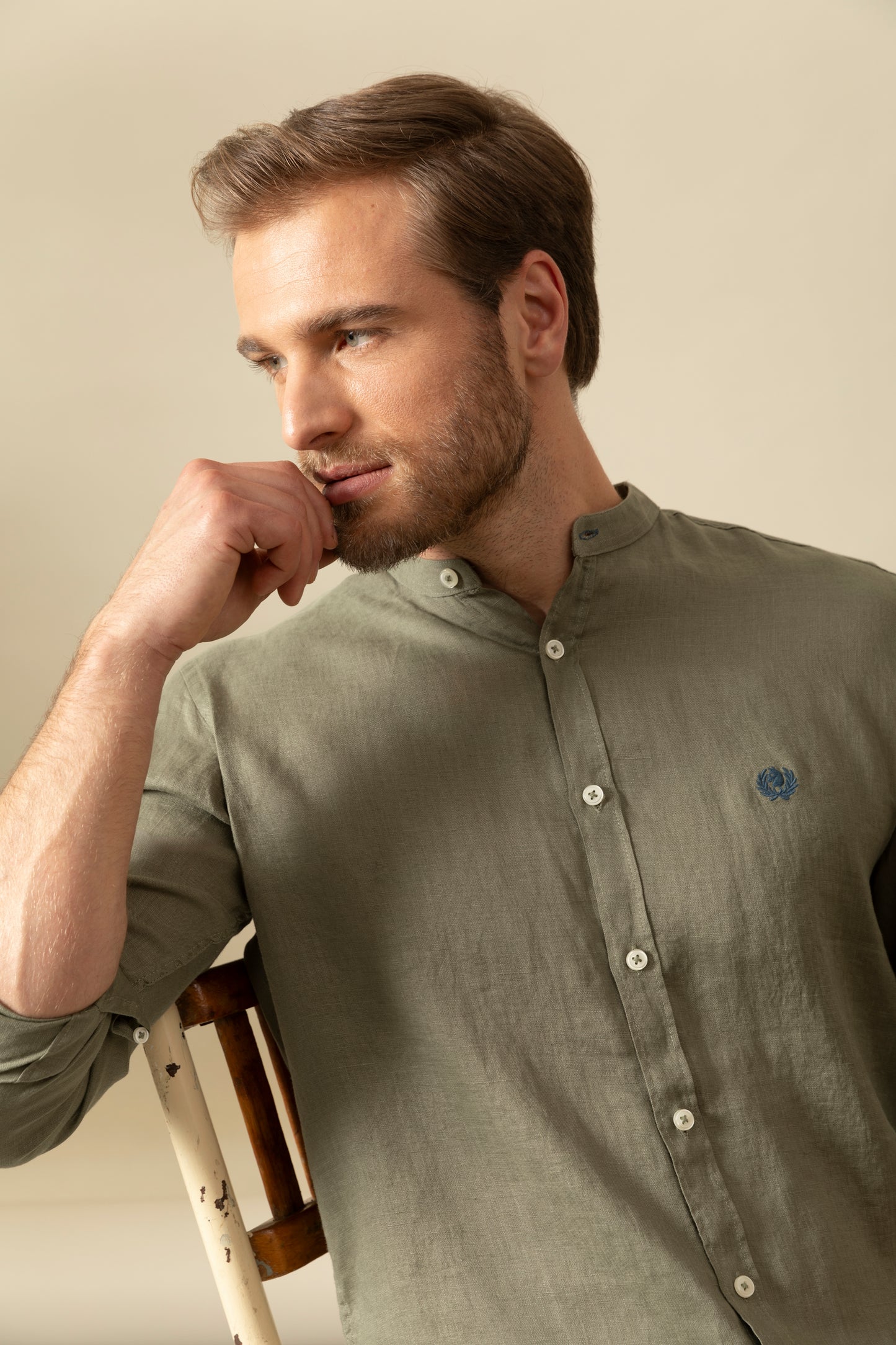 Mandarin collar shirt in 100% pure linen