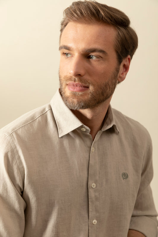 Camicia in 100% puro lino con collo classico