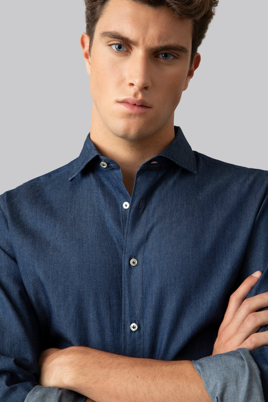 Camicia collo classico in denim di cotone lavaggio blu scuro