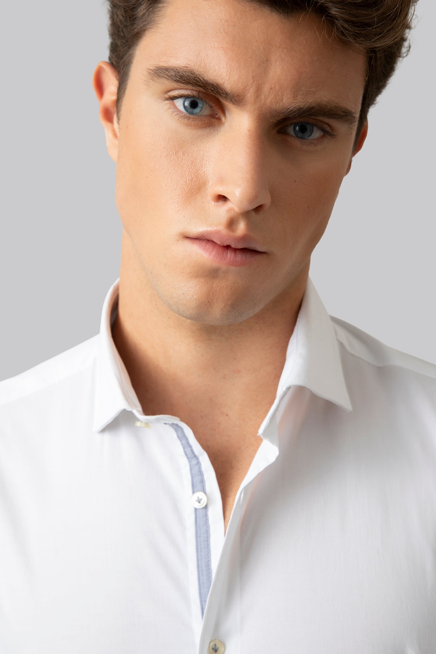 Camicia in popeline stretch con collo classico